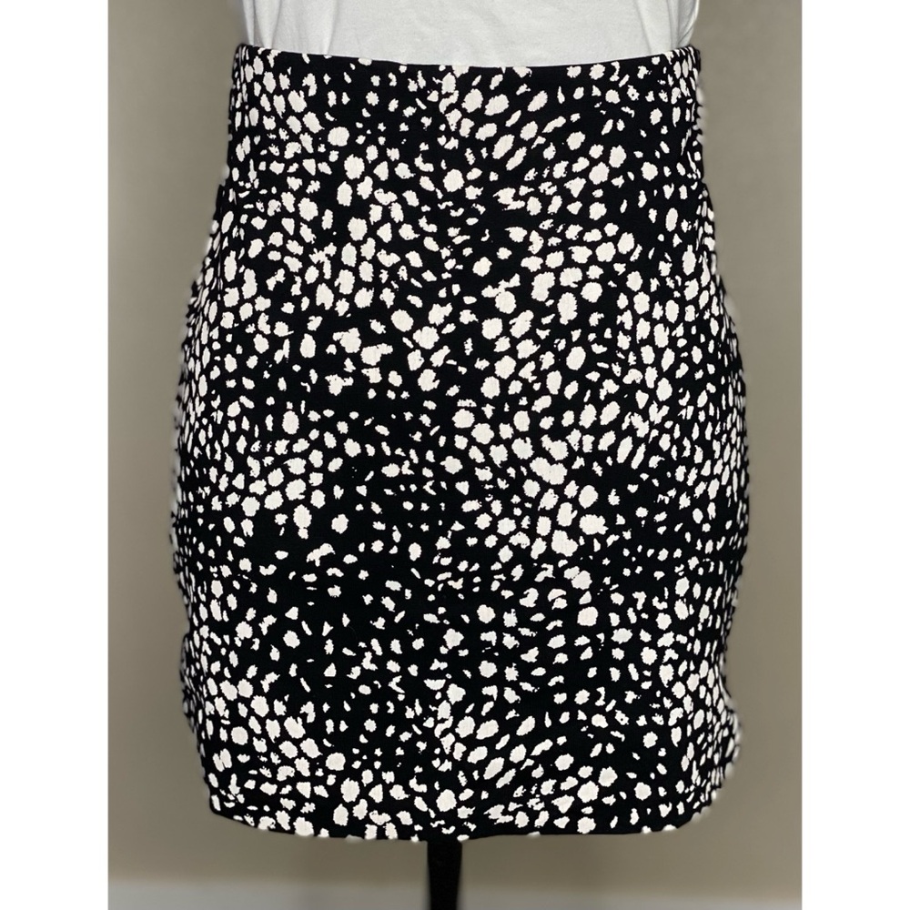 H&M Basic Black and White Miniskirt Size M